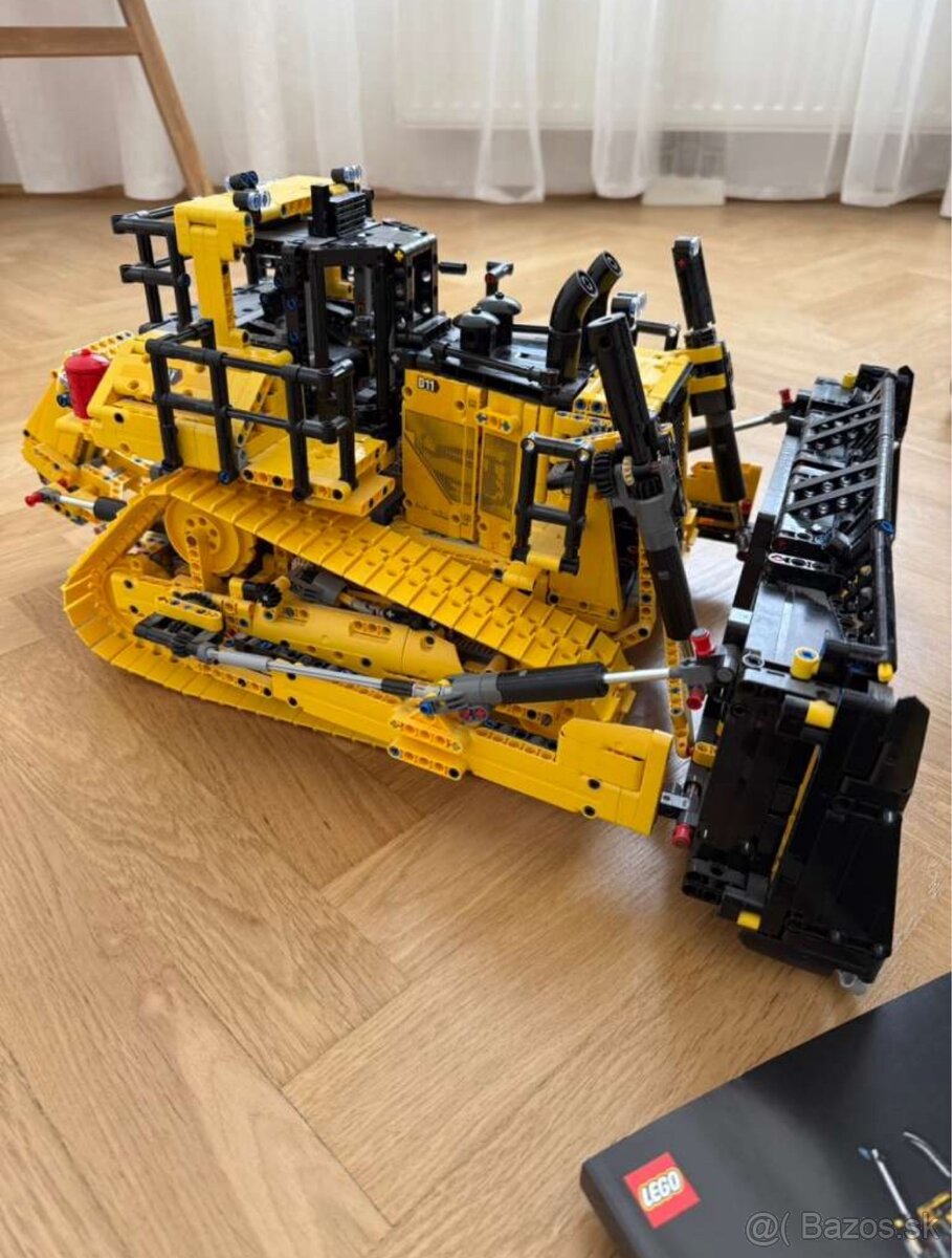LEGO Technic 42131 - Buldozér - 3