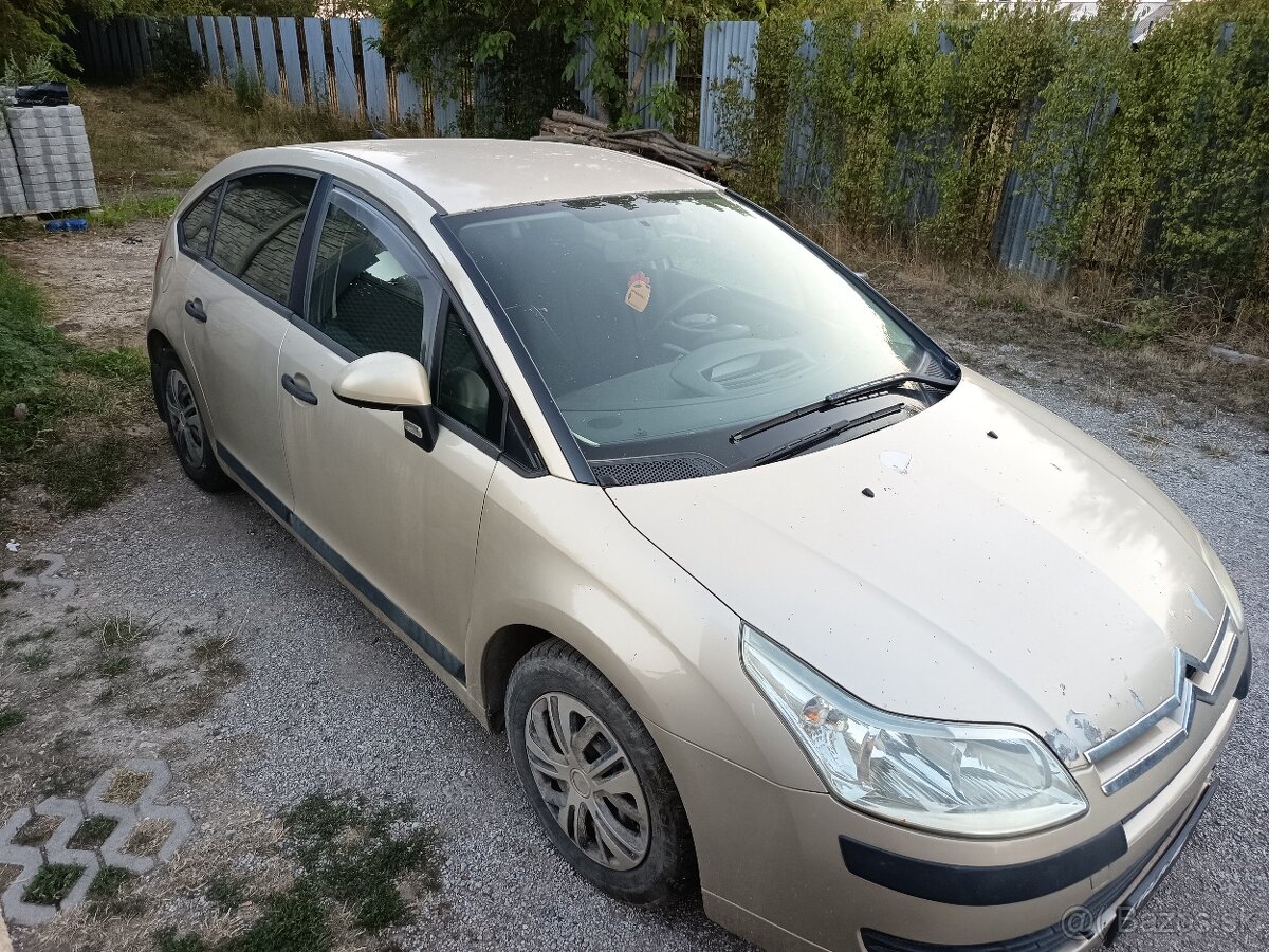 Predám nepojazdny Citroen C4 1.6 16v - 3