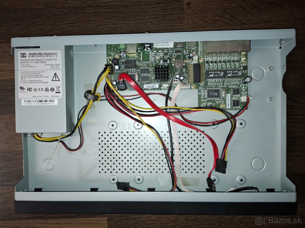 NVR Hikvision DS7608NI-SE/P/8 - 3