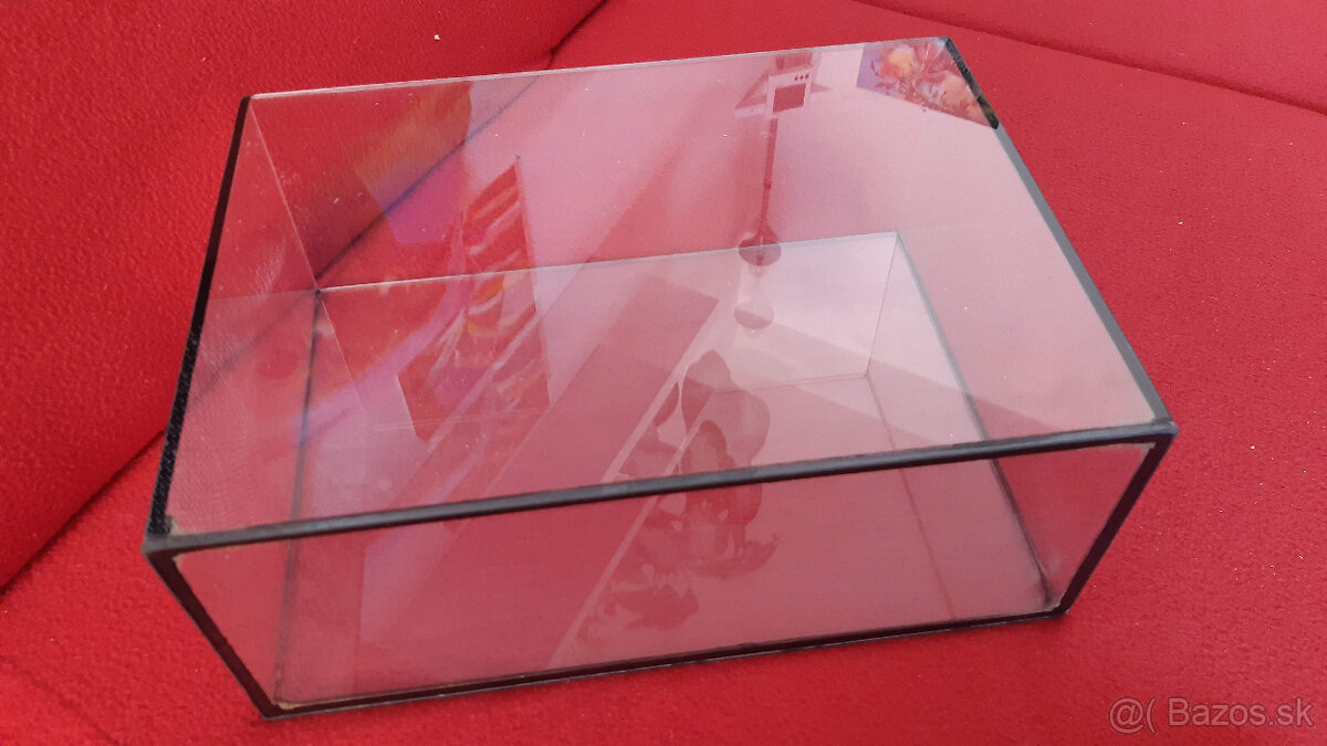 Predám menšie akvárium. - 3