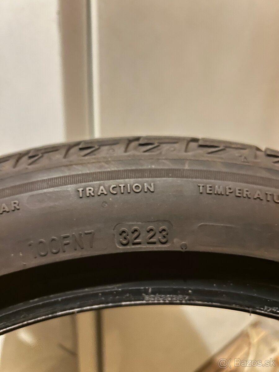 Bridgestone 215/45 R17 - 3