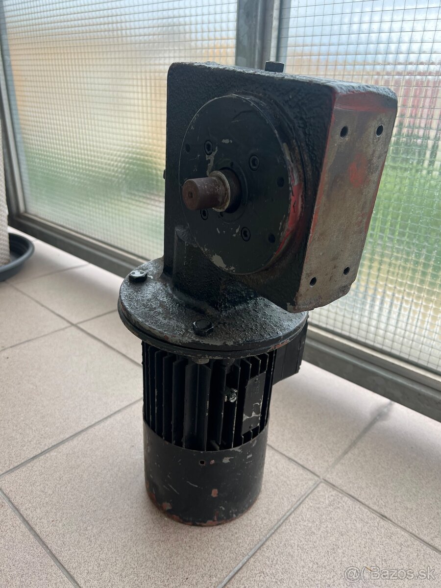 Elektromotor s prevodovkou - 3