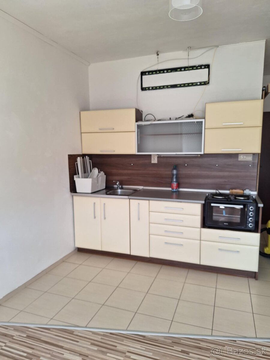 Garzonka Hlohovec - 3