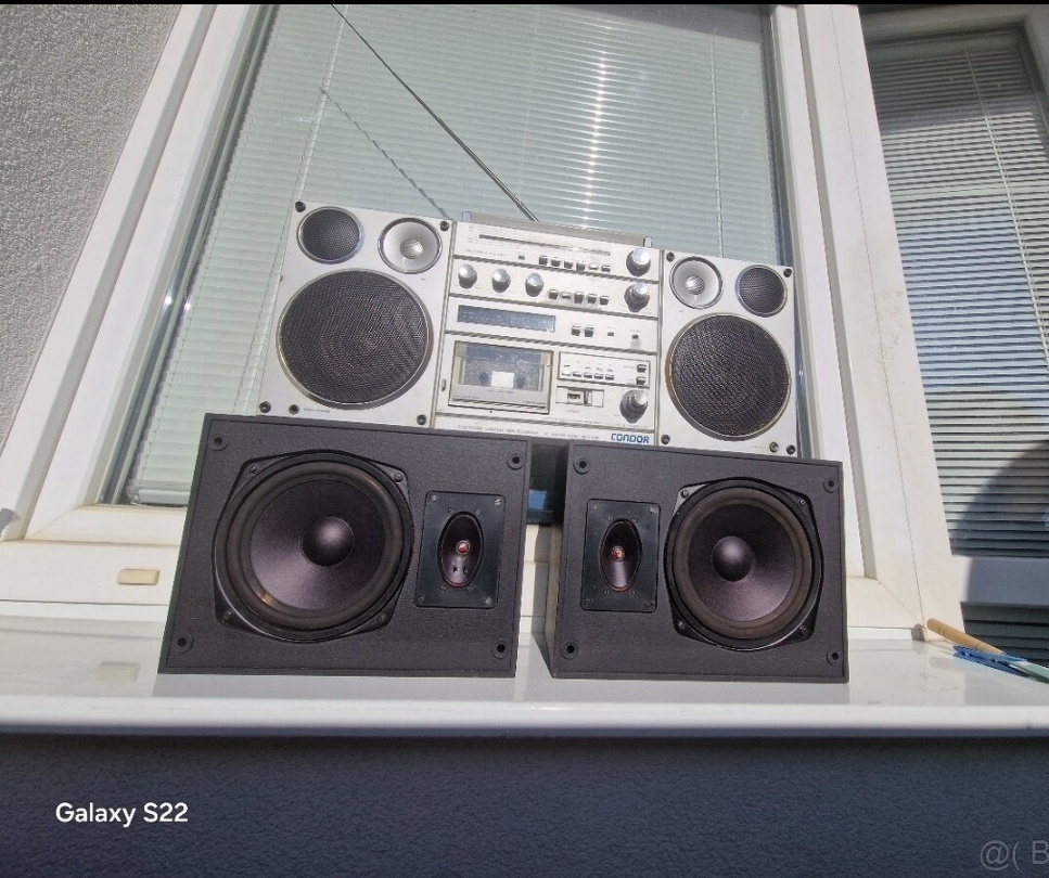 TESLA CONDOR K 304 .Prenosné Stereo Rádio 3D zvuk surround - 3