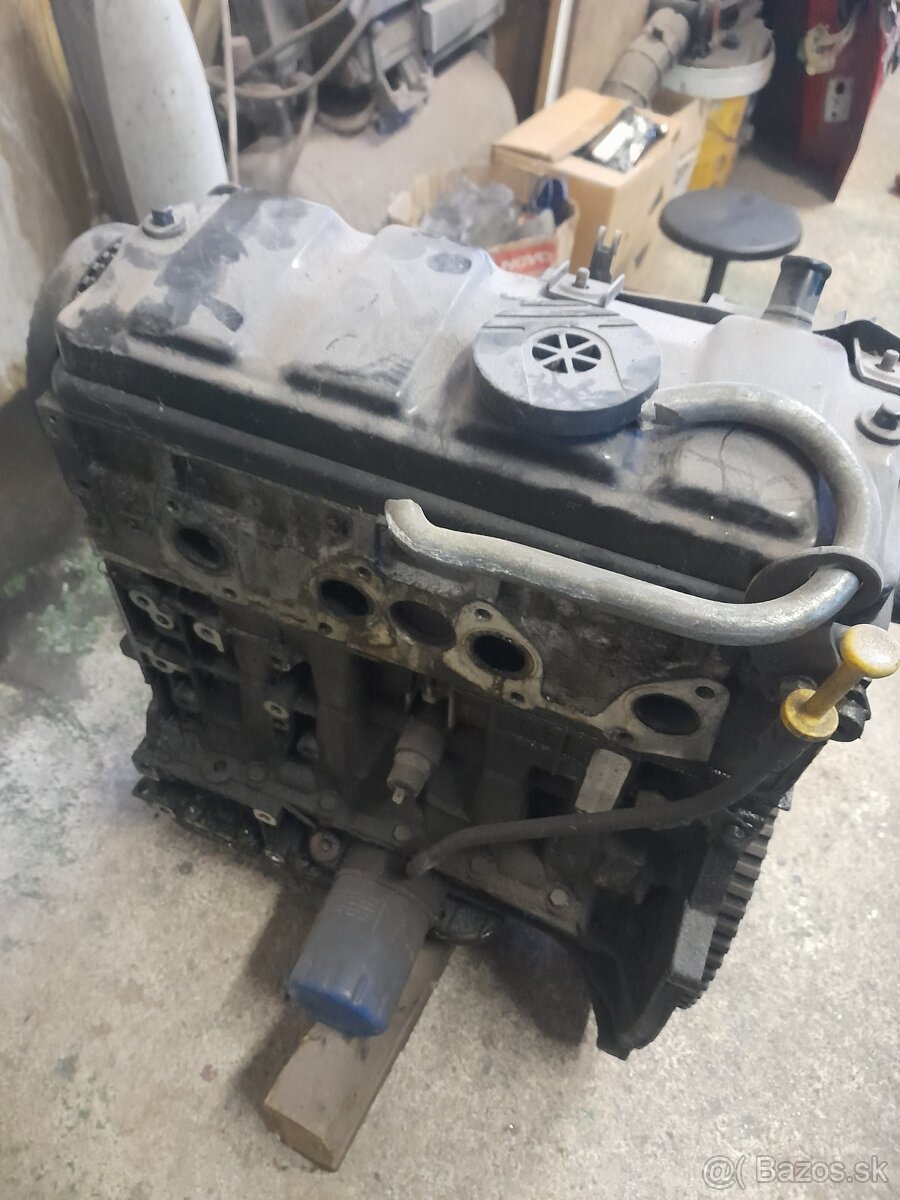 Predám motor na Peugeot 106 1.1 - 3