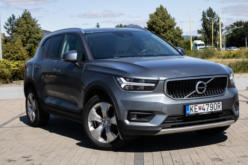 Volvo XC40 D4 Momentum (2018) - 3