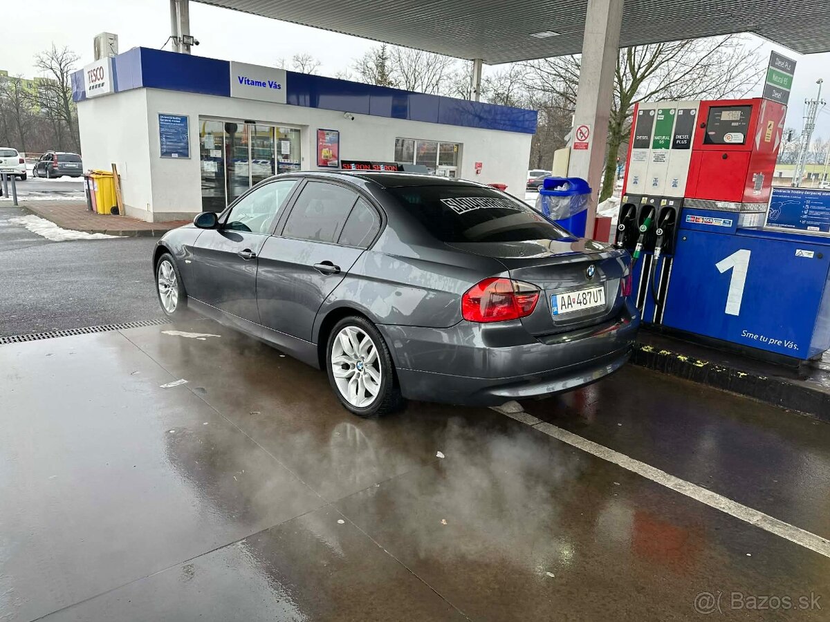 BMW E90 318D - 3
