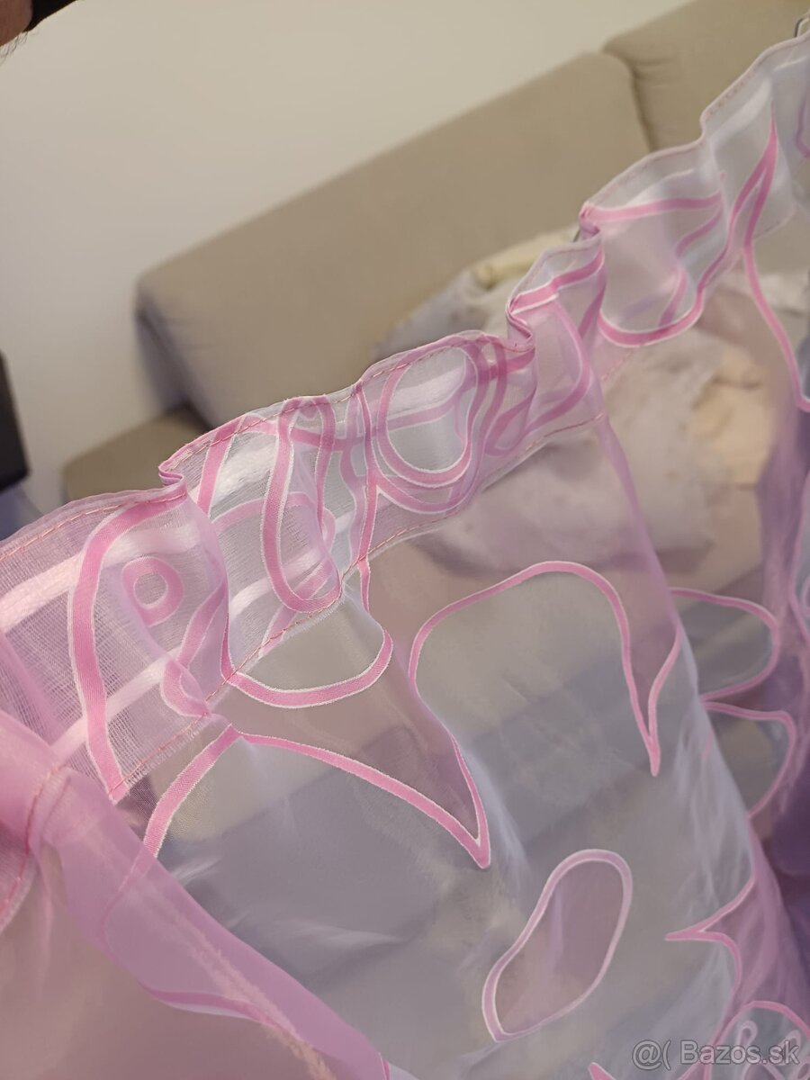 Krásne ružové záclony do detskej izby - kvety, motýle - 3