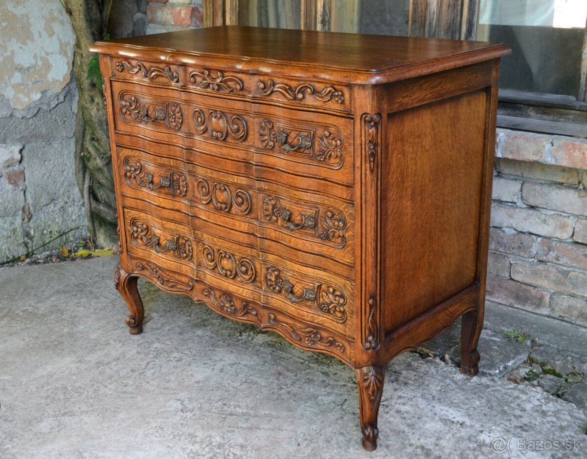 Vyrezávaná dubová komoda - 3