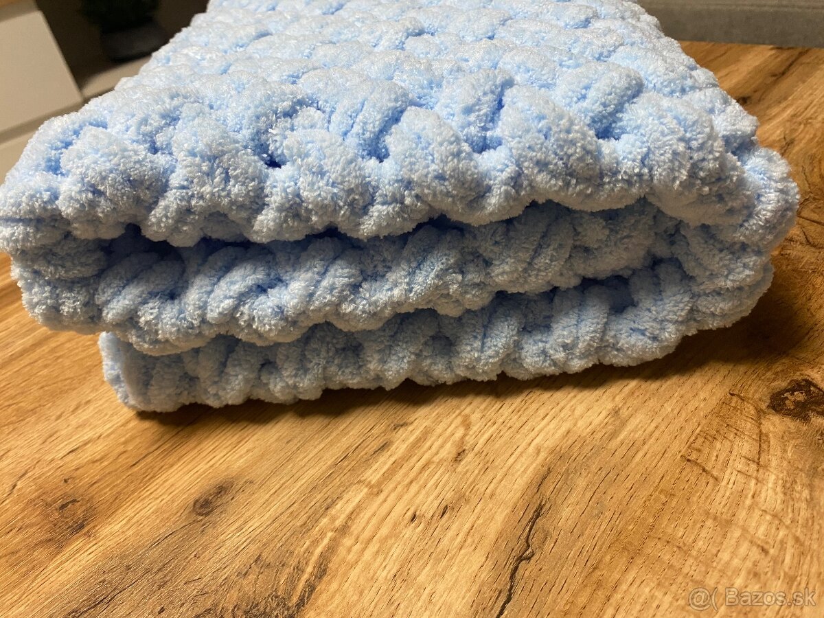 Háčkovaná baby blue (modrá) deka z jemnej eco vlny - 3