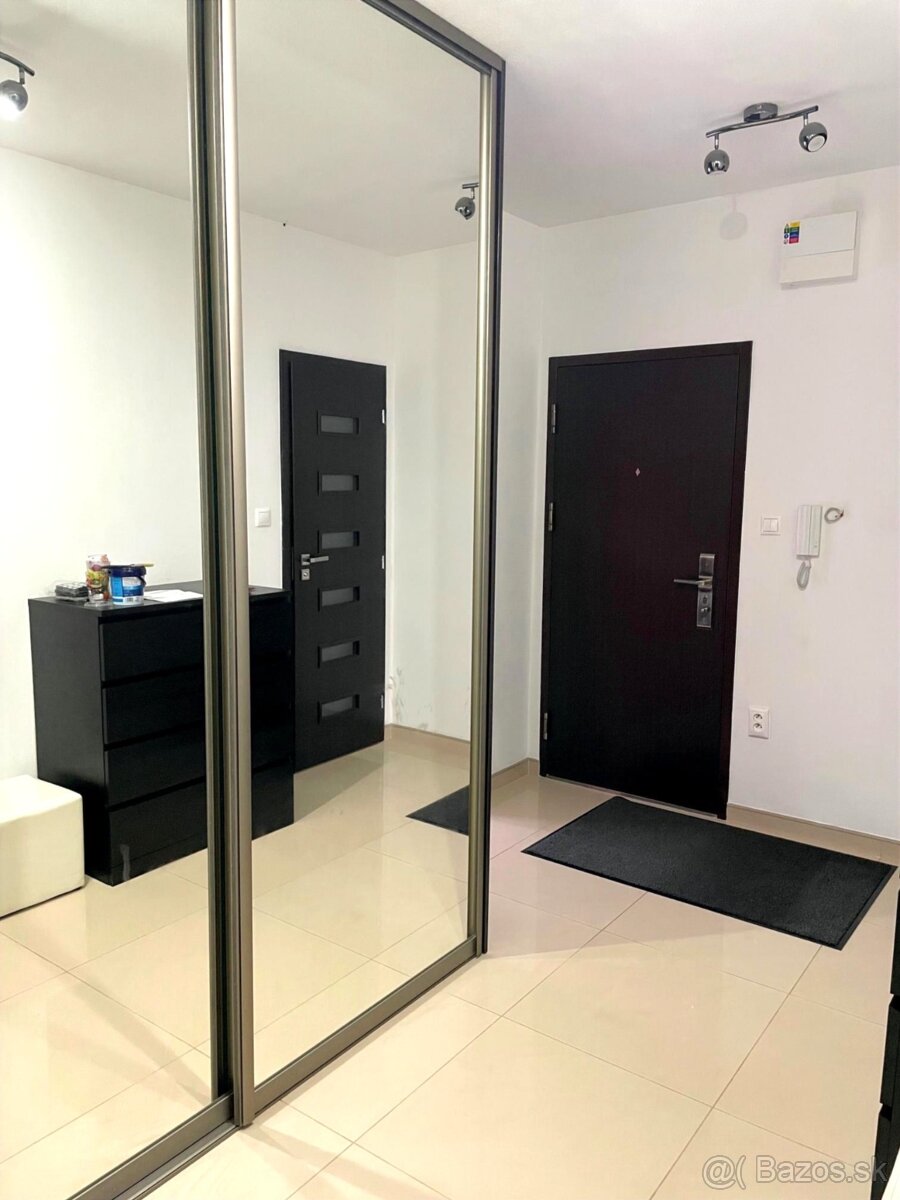 Prenájom: 2 izbový byt blízko centra Levíc - 3