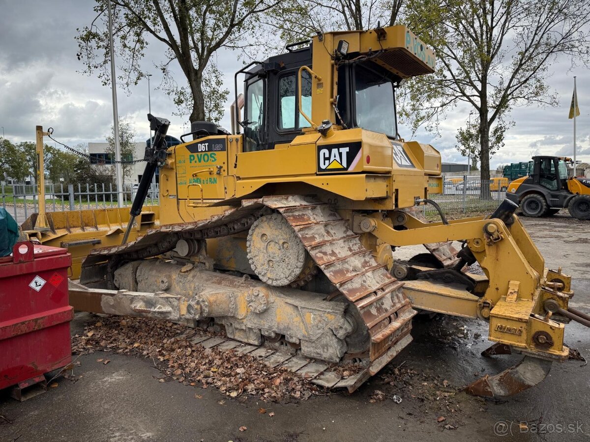 Buldozér CAT D6T LGP - 3
