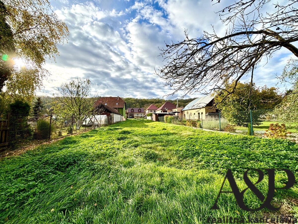 POZEMOK PRE VÝSTAVBU RODINNÉHO DOMU, 747 m2, PRIETRŽ, okr. S - 3