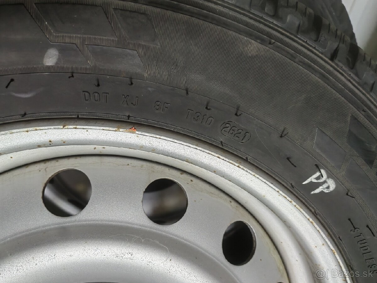 Pirelli Carrier Winter 215/60 R16 C
- 3