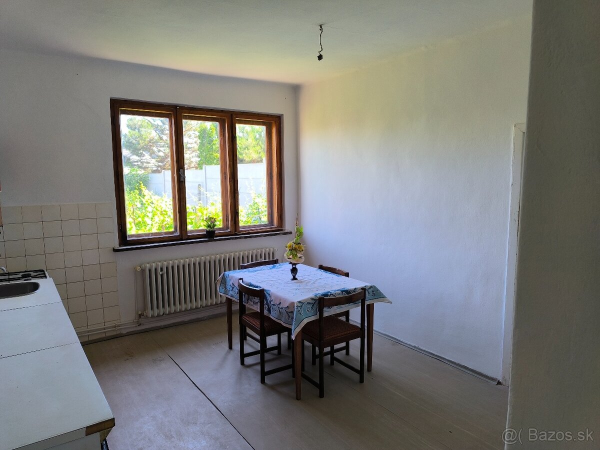 Predám rodinný dom v centre obci Dvorníky 4+1. - 3