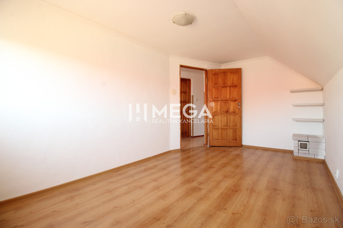 NA PREDAJ: Priestranný dvojgeneračný rodinný dom - Valaliky - 3