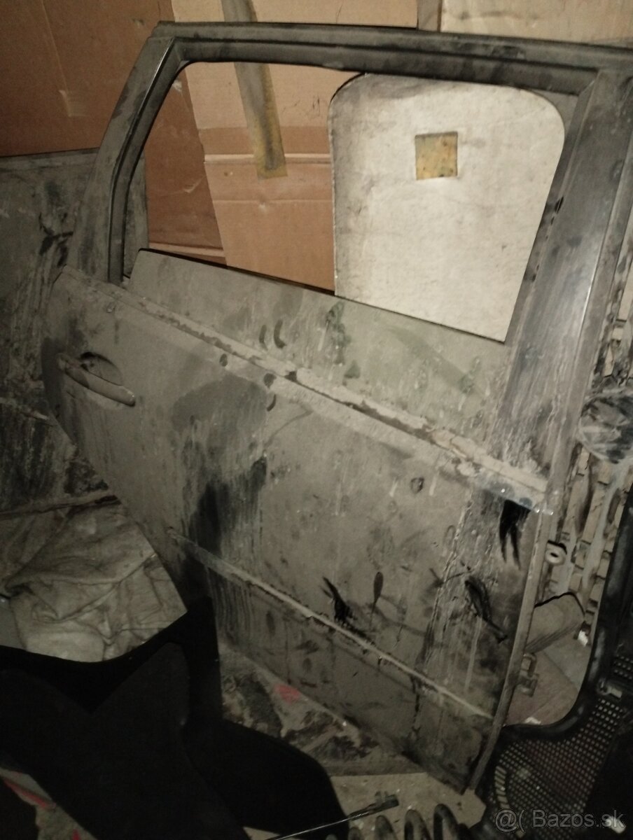 Dvere na viacero áut v texte - 3