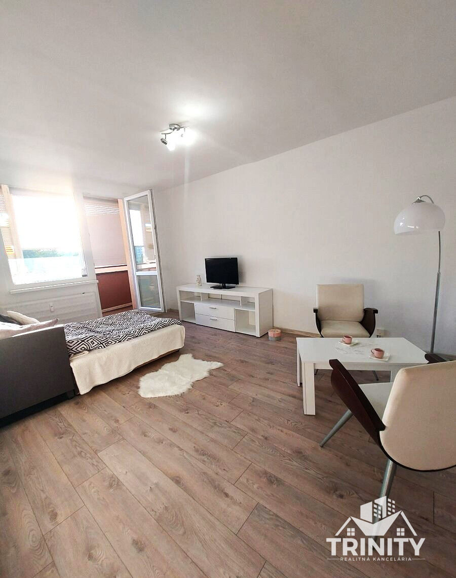 Na prenájom kompletne zariadený 1-izbový byt s balkónom v me - 3