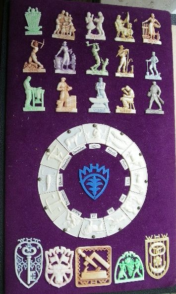 Kúpim taketo figurky,kartičky a pod,ako su na obrazku. - 3