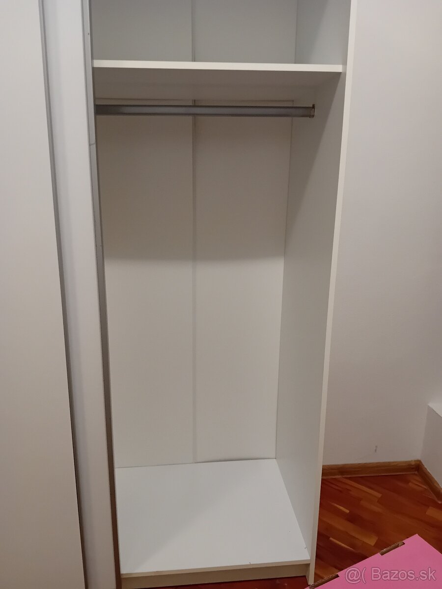 Biela šatníková skriňa - 3