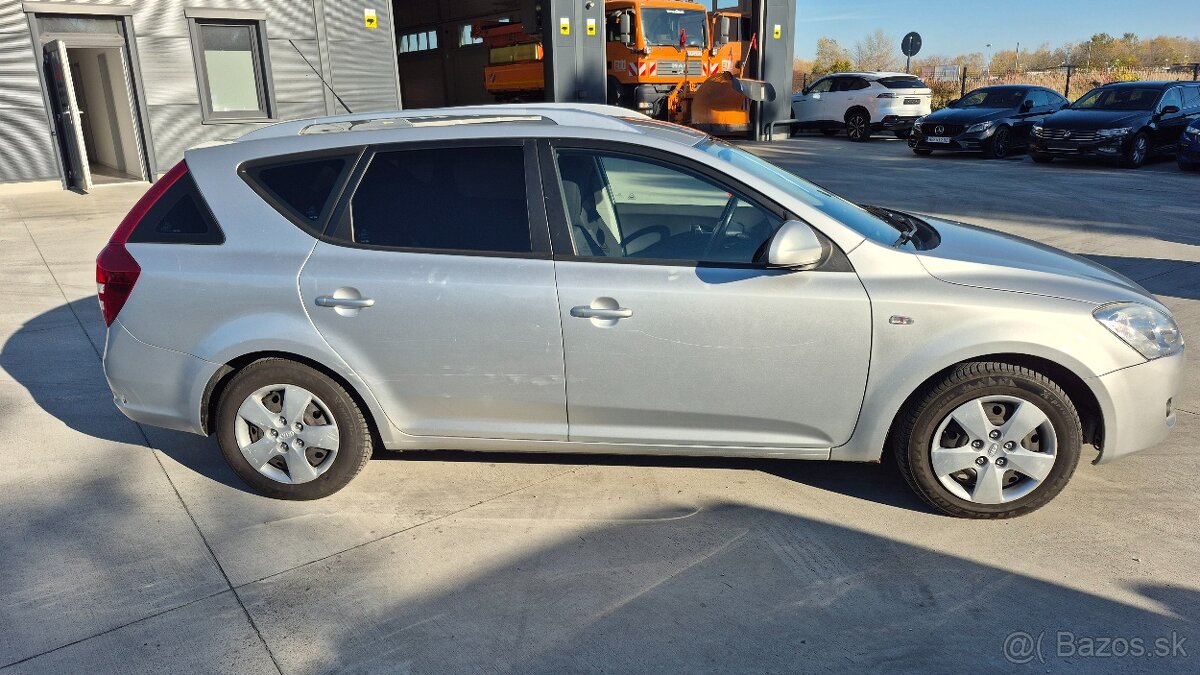 Kia Ceed SW 1.6 crdi 66kw M5 - 3