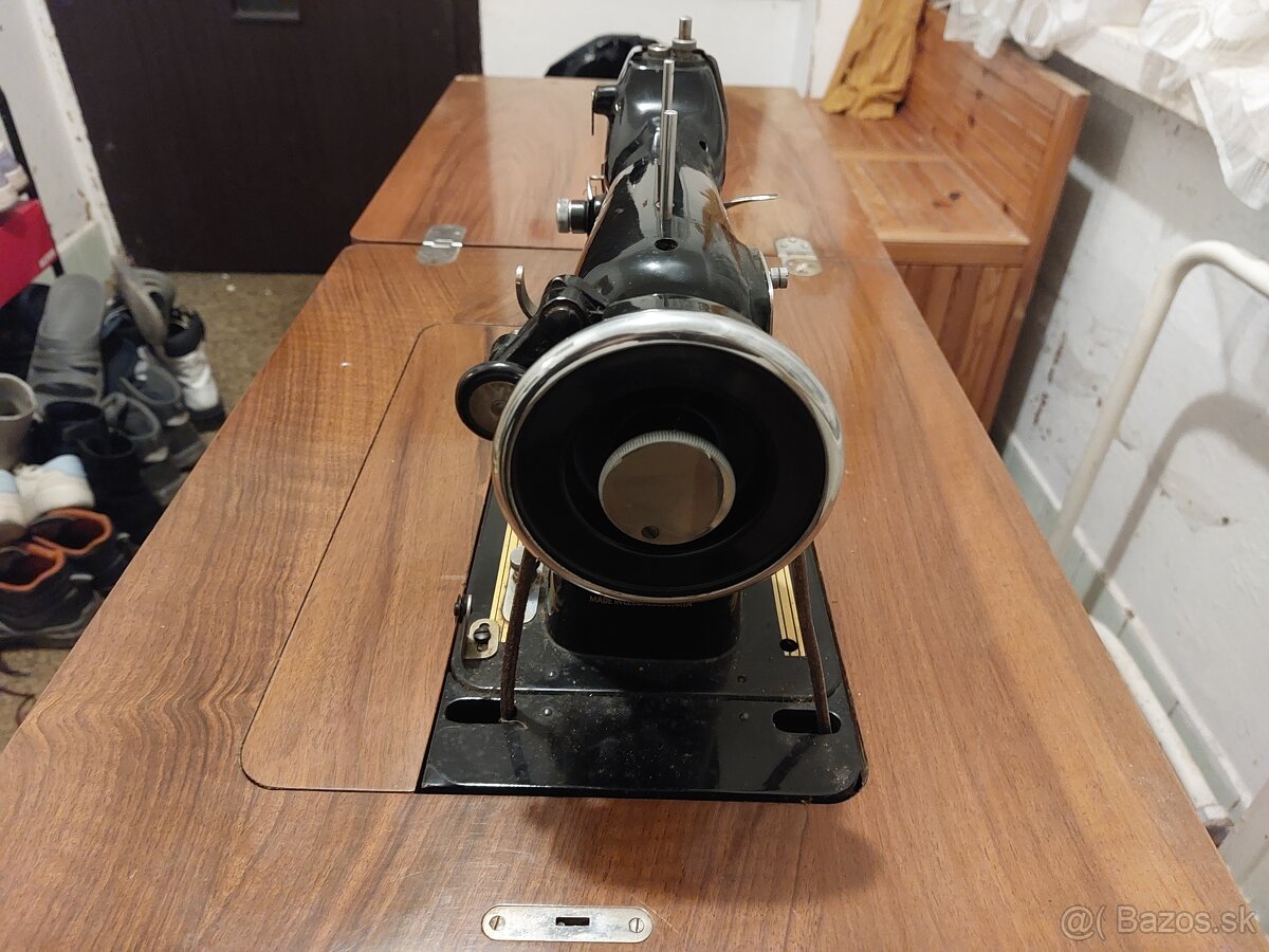 Manuálny šijací stroj Minerva - 3