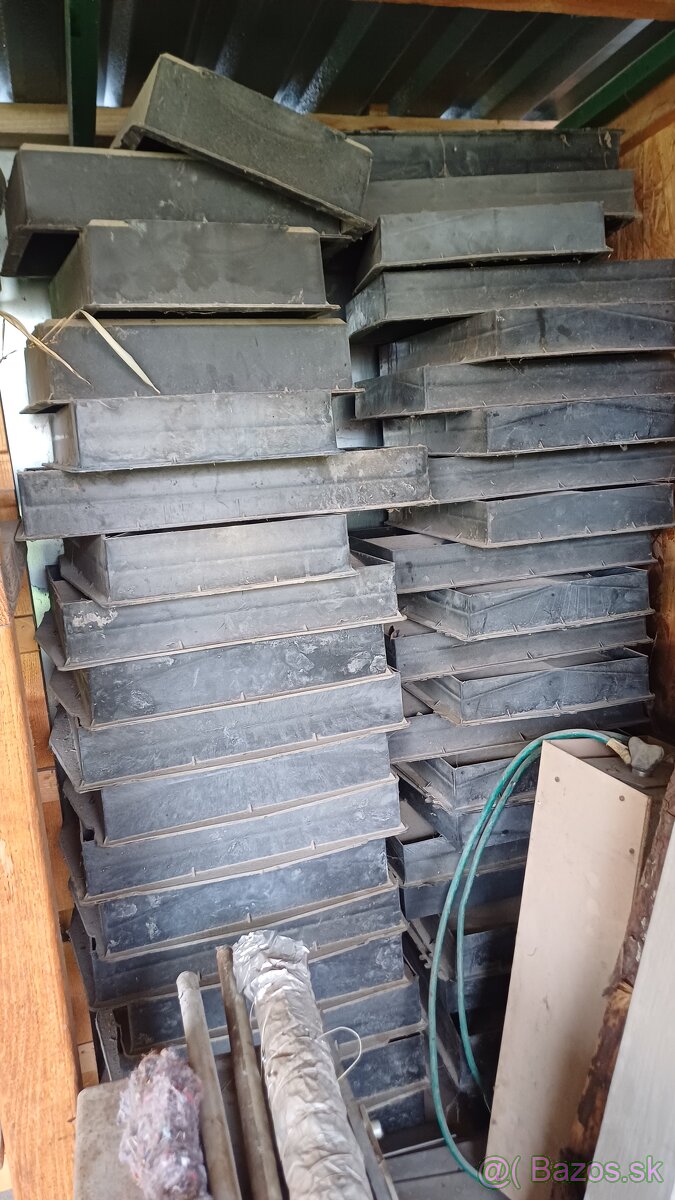 Vybracny stol + formy - 3