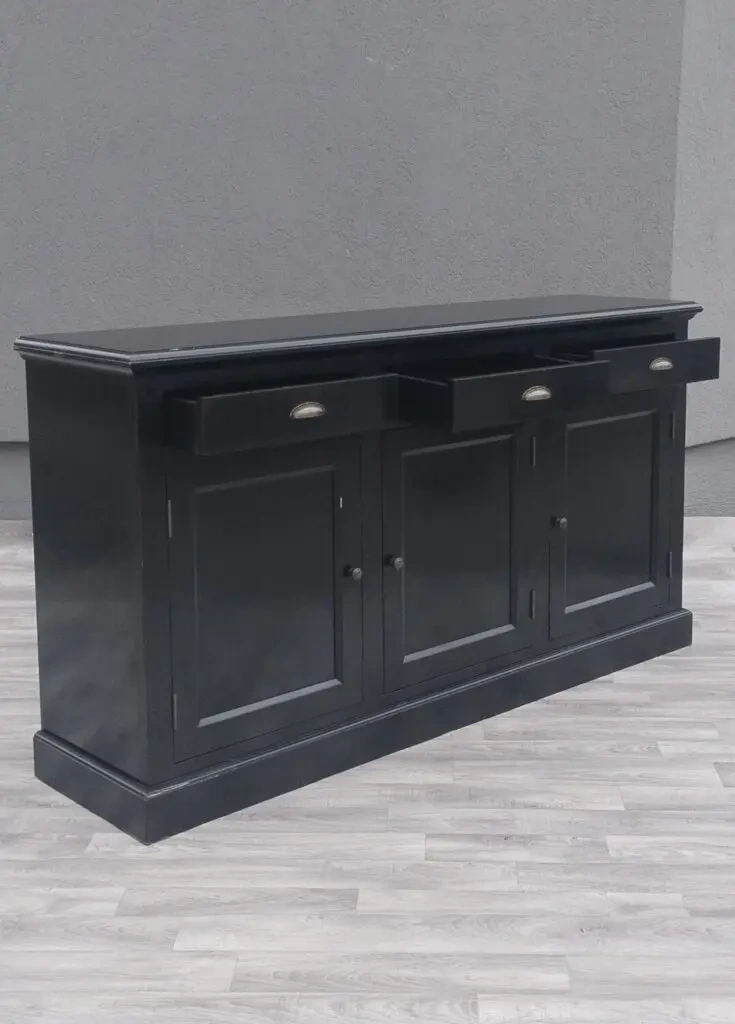 Komoda čierna trojdverová. - 3
