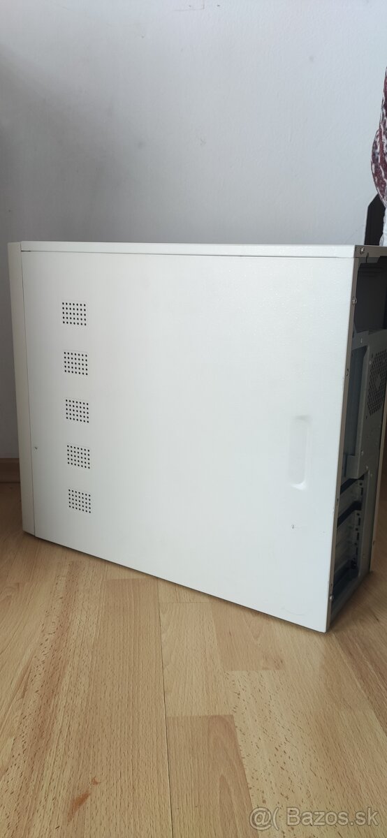 Predám full ATX PC skrinku - 3