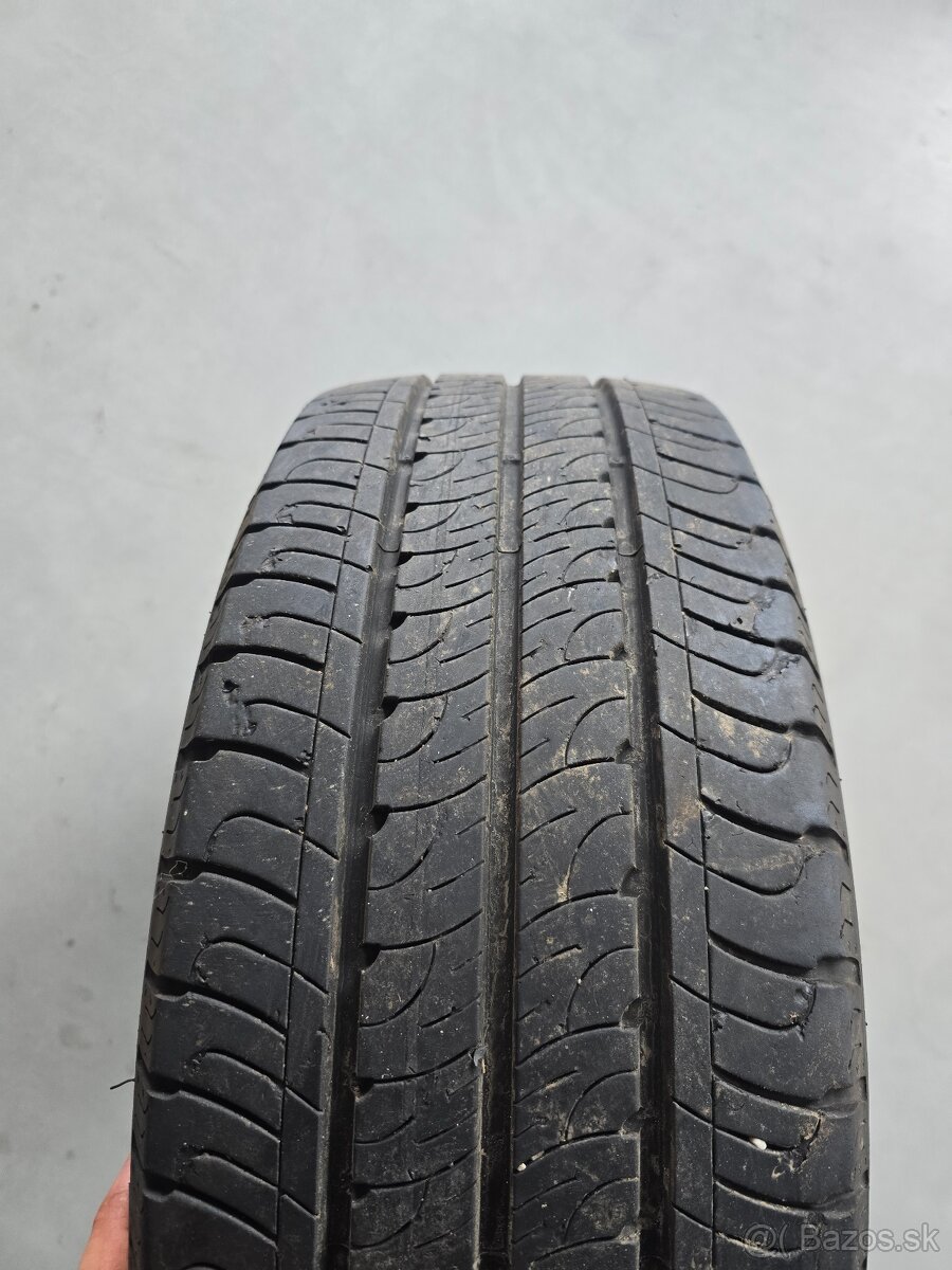 Letné pneu Goodyear Efficient grip cargo 225/55 R17C - 3