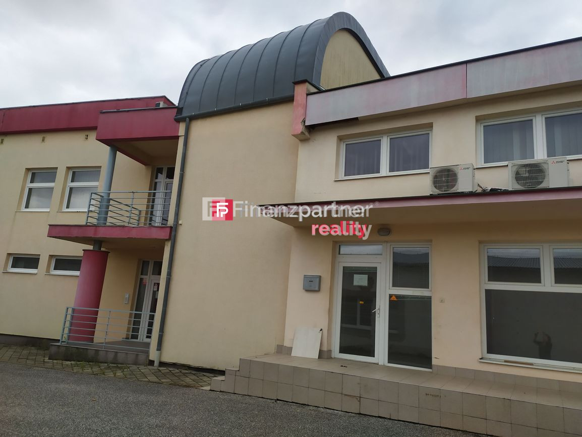 Obchodno-administratívny objekt s veľkým skladovým priestoro - 3