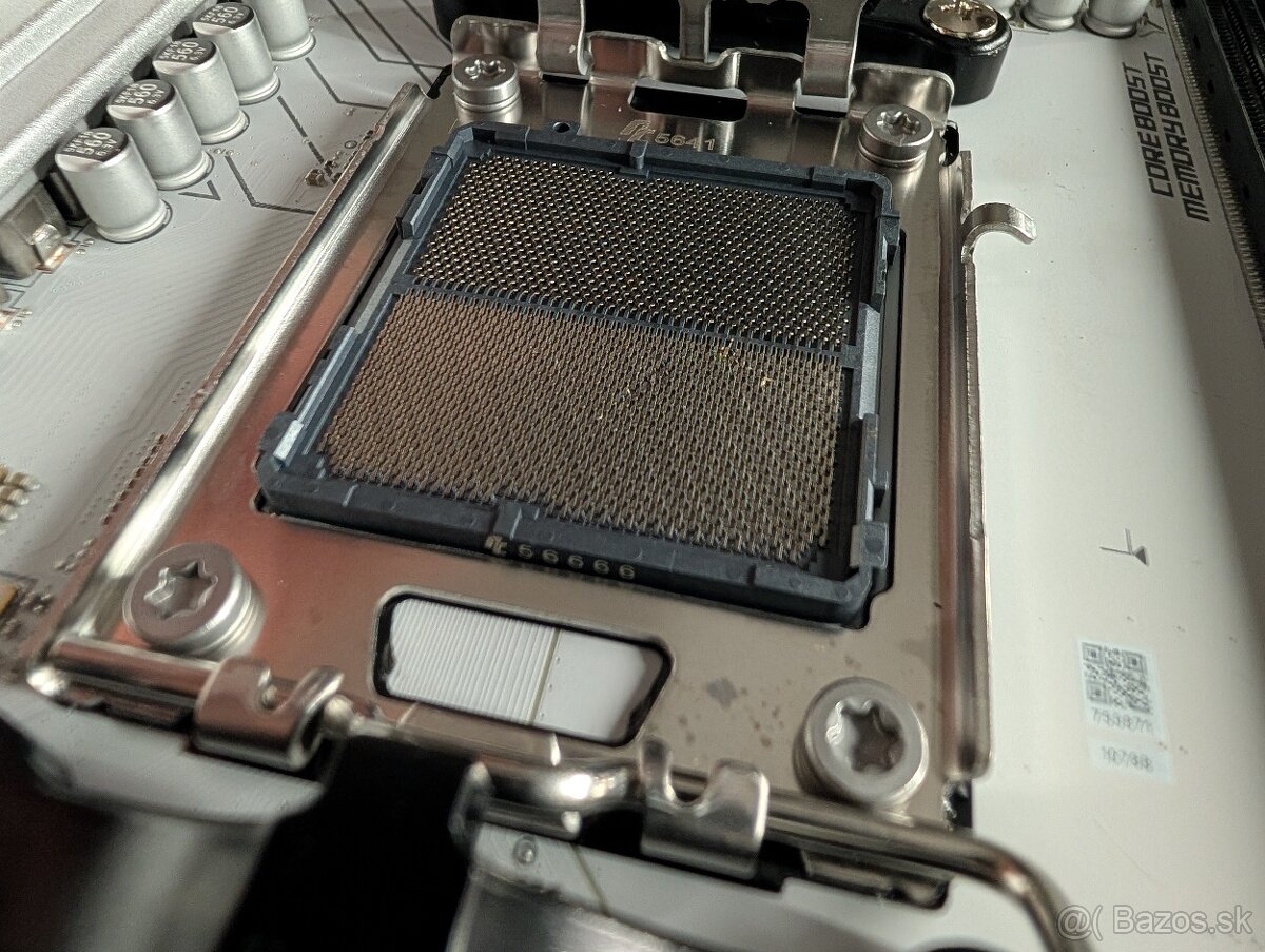 MSI B850 Základná doska s poškodenými pinmi - 3