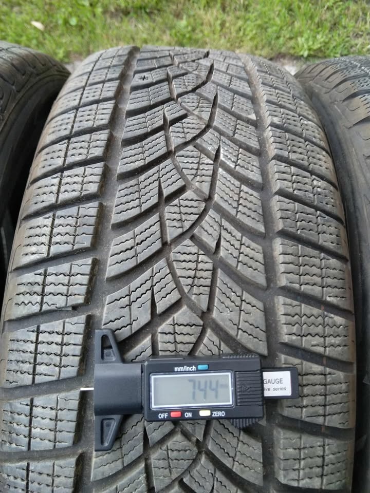225/50 R 19 zimné GOOD/YEAR + alu AUDI RSQ3. - 3