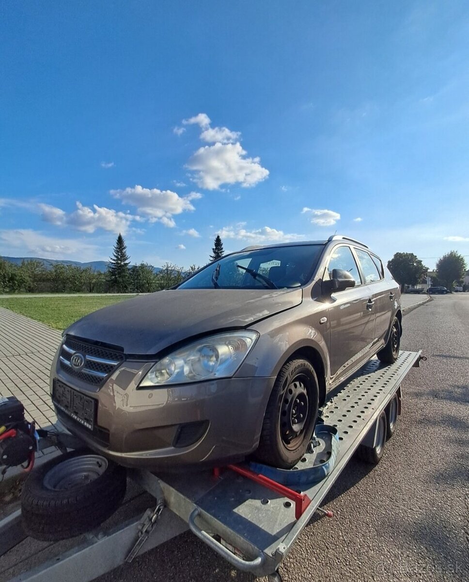 Rozpredám kia ceed , hyundai i30 - 3