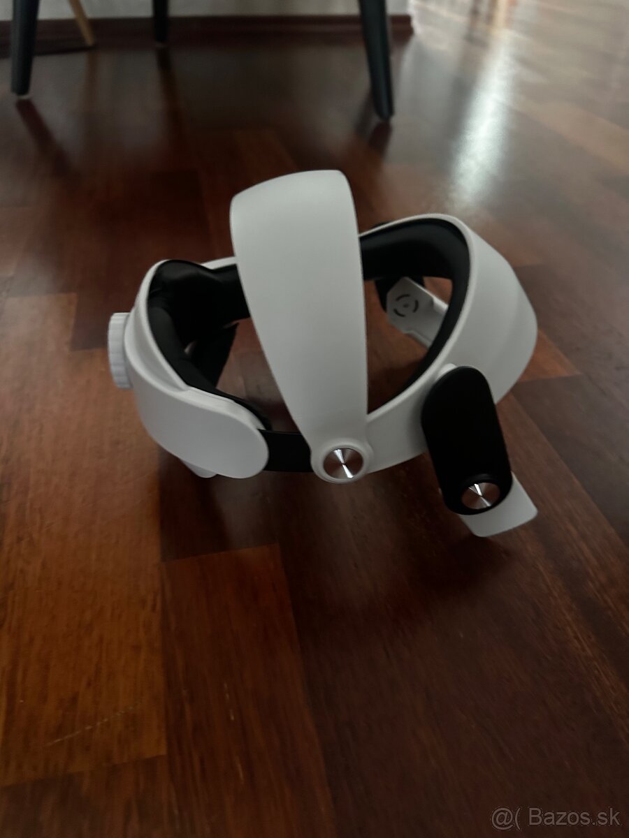 Oculus Quest 2 head set - 3