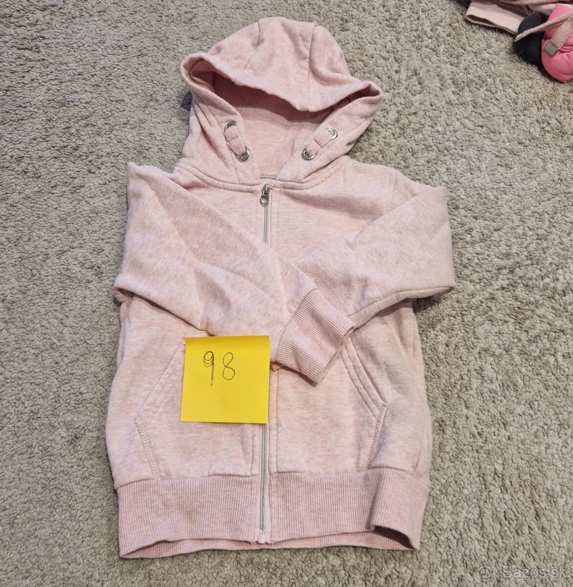 Darujem dievčenské oblečenie veľkosti prevažne 98-104 3-4 r. - 3