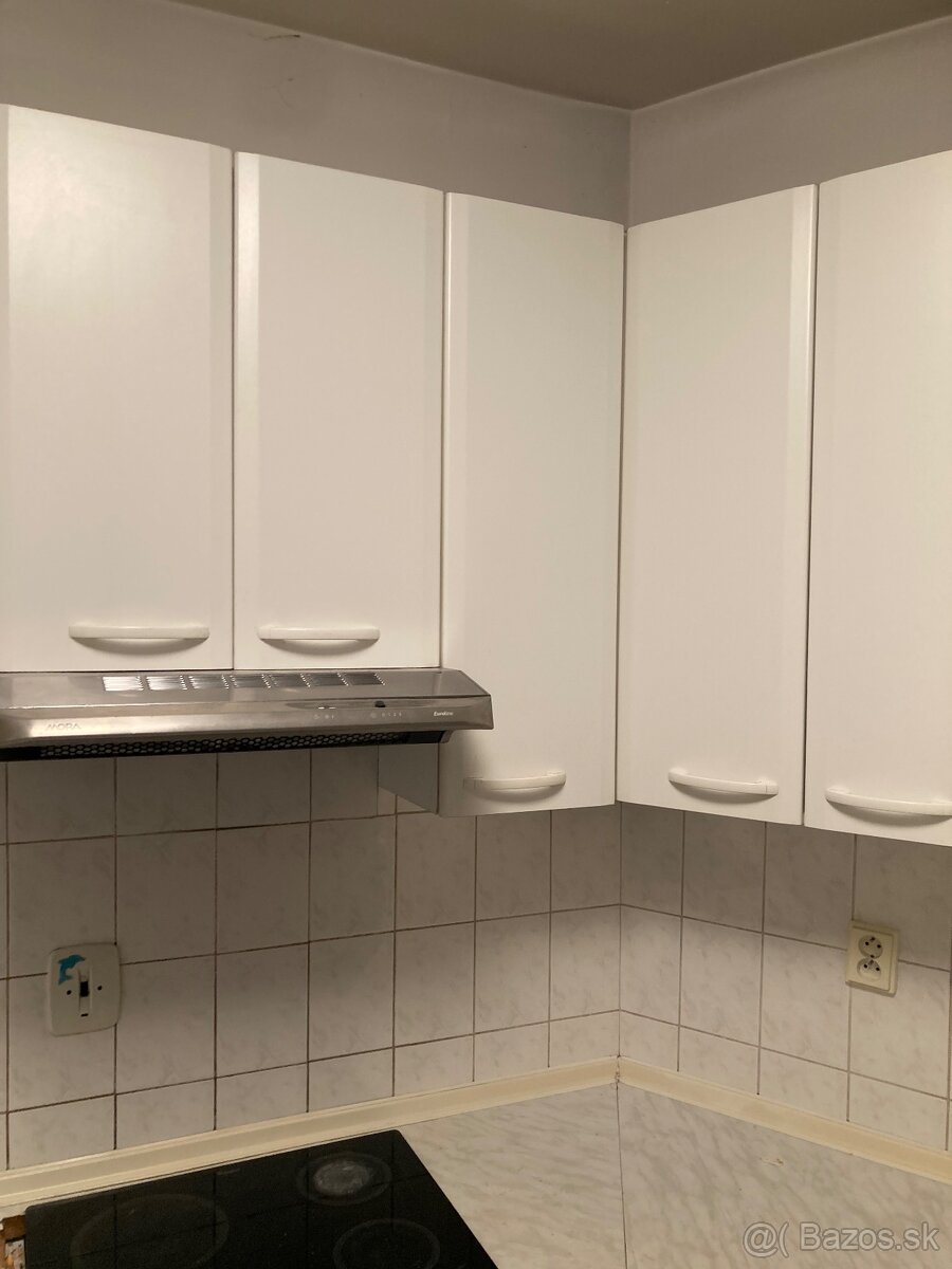 Kuchynske skrinky+vstavana skrina - 3