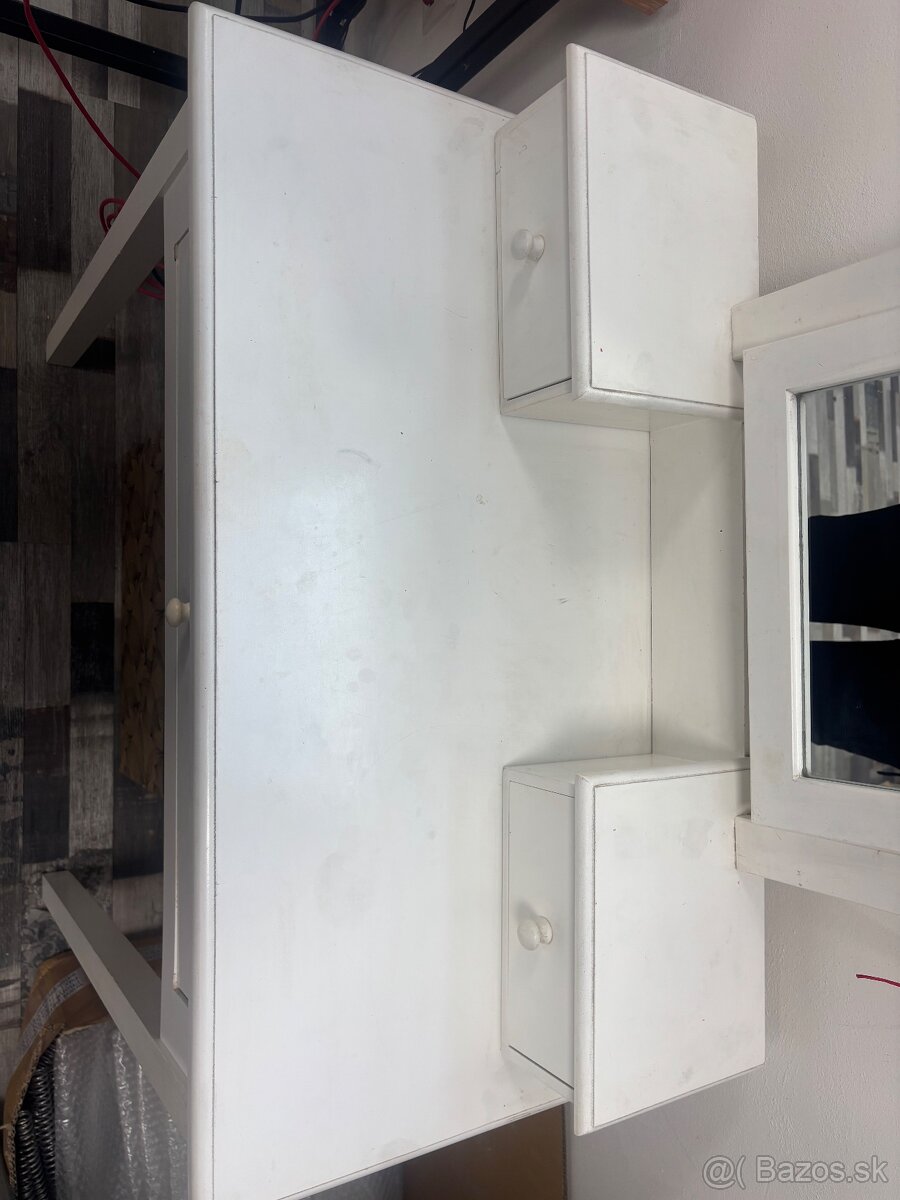 Kozmetický stolík - 3