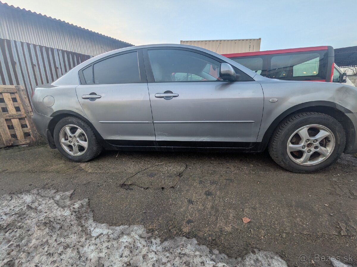 Predám mazdu 3 1.6 77kw benzín 2004 - 3