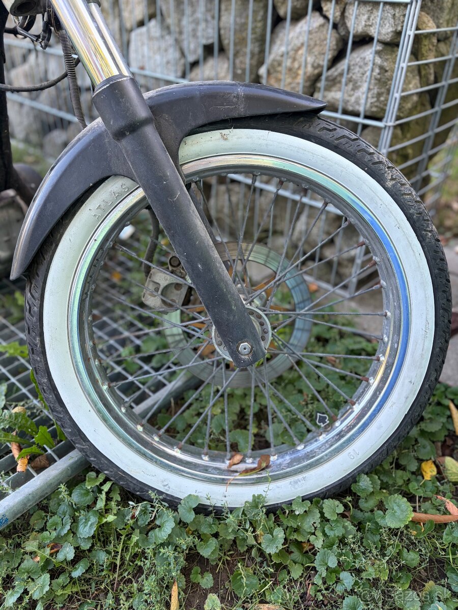 Suzuki Savage 650 Bobber - 3