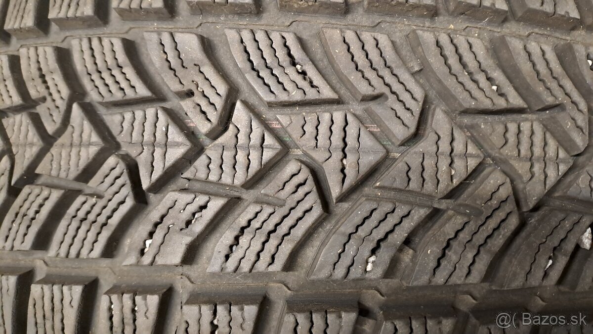 Predám 1ks pekná zimná 205/55r17-95V Dunlop - 3