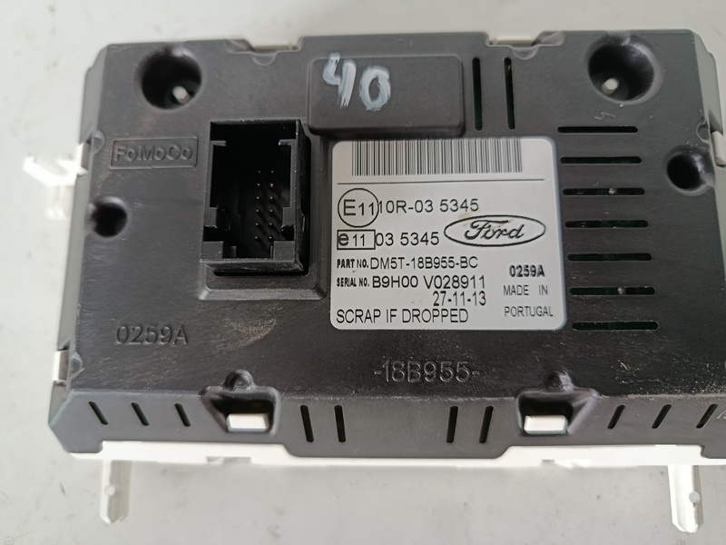 displej ford fiesta 10r035345 40€ - 3