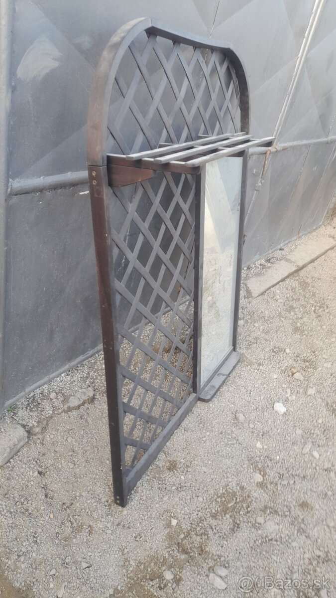 Retro vešiaková stena-50eur - 3