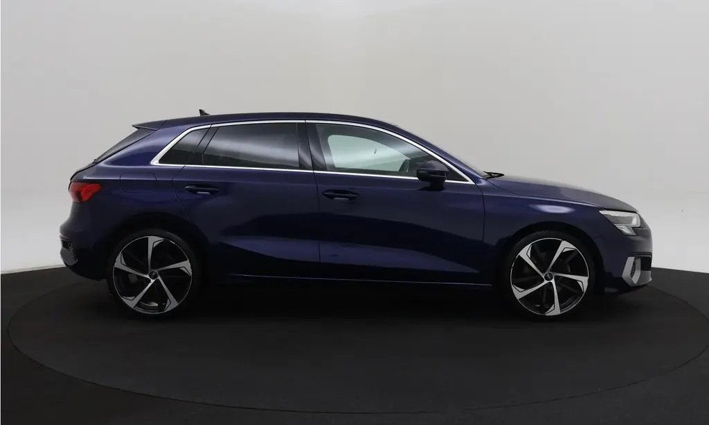 Audi A3 30 TFSI Business - Benzín - Ručná - 110 hp - 3