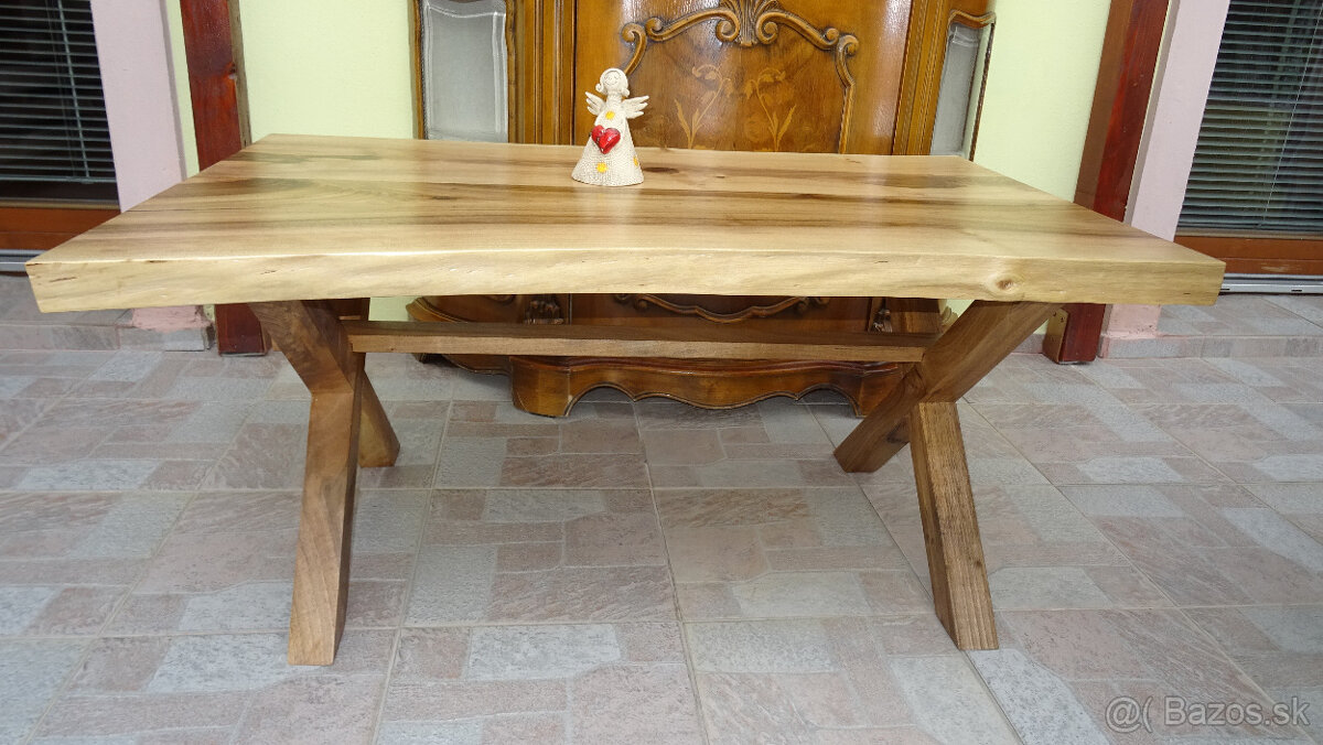 Orechový stolík - 3