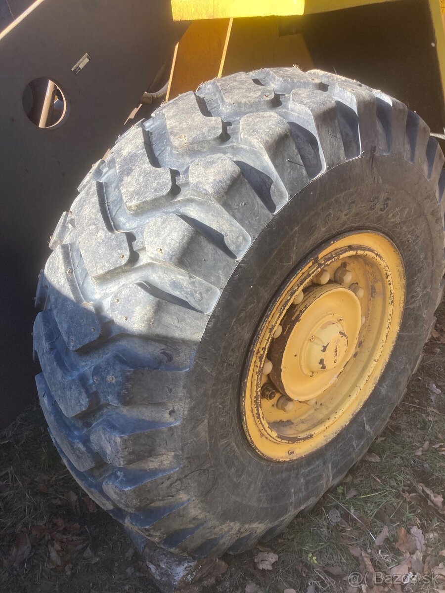 Predám nakladač volvo - 3