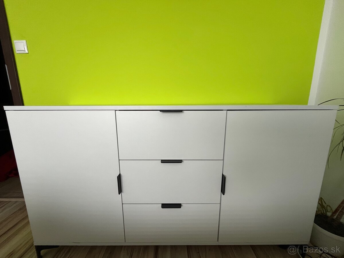 Predám komodu, písací stôl a posteľ - 3