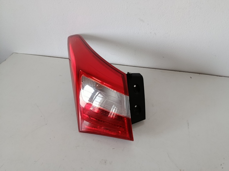 svetlo LZ hyundai i30 HB 60€ - 3