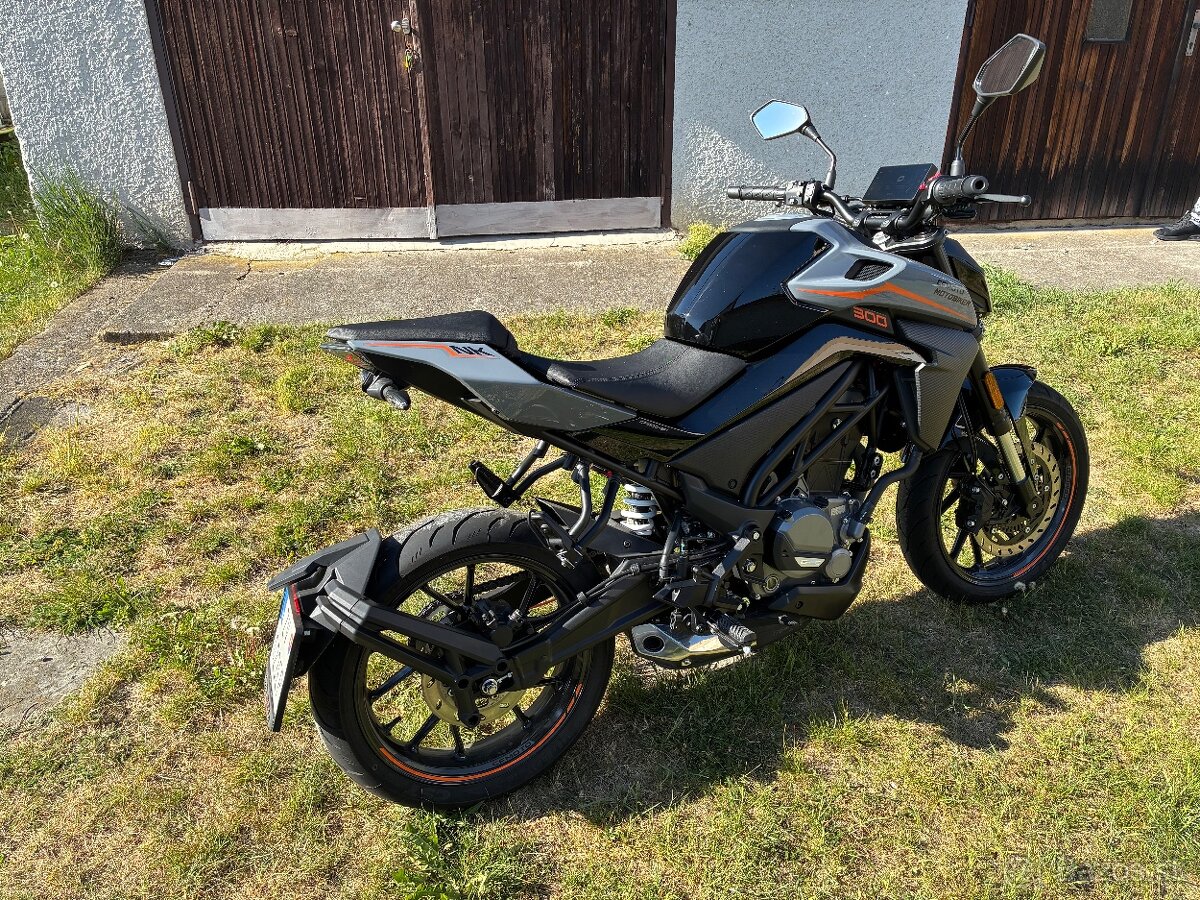 CF Moto 300 NK - 3