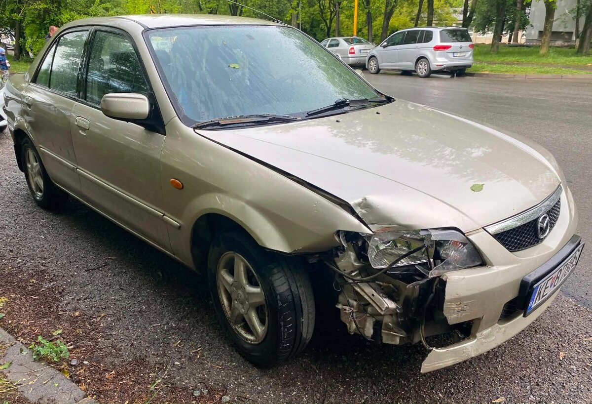 Predám Mazda 323 sedan - 3